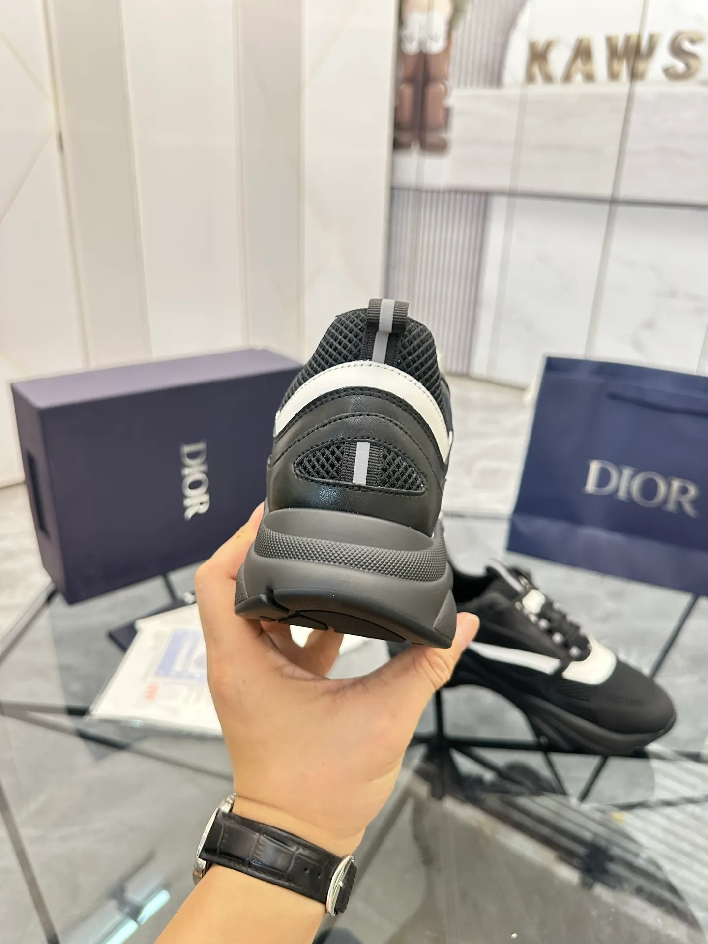 Men's shoes: 💰P460¥ Ready in Guangzhou, fully packaged Product trademark: Dior* "Dior*" low-top casual shoes Regular size: 38-46 (can be customized to 47) B22 Product materials: imported cowhide leather upper spliced ​​with original fabric, breathable lining, original outsole. Number: 920